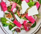 Rhabarber-Feta-Salat mit Pekannüssen