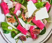 Rhabarber-Feta-Salat mit Pekannüssen