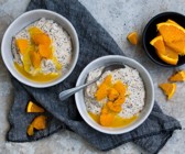 Marzipan-Mohn-Grießbrei mit Orangensauce