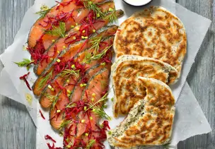 Gebeizter Lachs mit Mohn-Blini