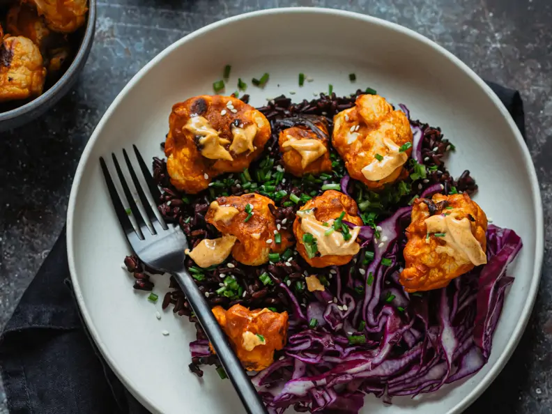 Blumenkohl-Nuggets mit Rotkohl