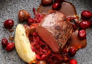 Rehrücken mit Cranberrys und Maronen