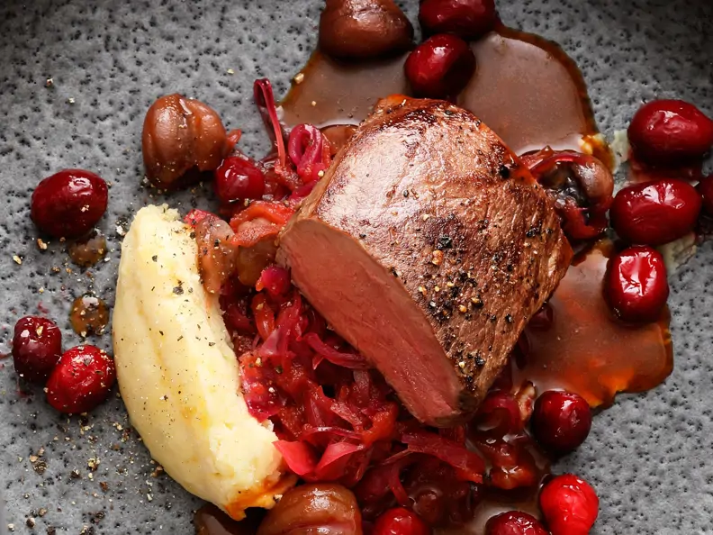 Rehrücken mit Cranberrys und Maronen