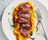 Lammlachs im Kräutermantel mit Süßkartoffelpüree
