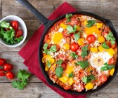 Tomaten-Reis-Shakshuka mit Paprika