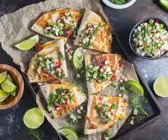 Quesadillas mit bunter Salsa