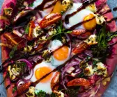 Bunte Rote-Bete-Pizza