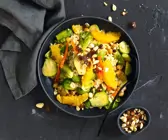 Rosenkohl-Reis-Pfanne mit Studentenfutter-Topping