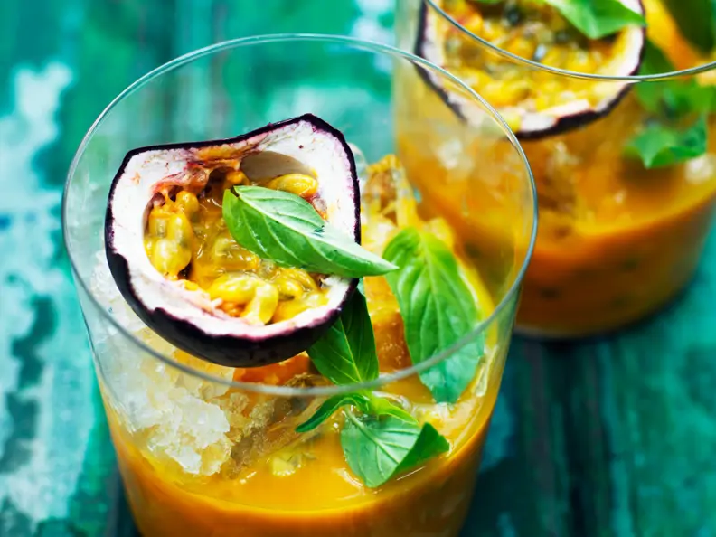 Passionsfrucht-Mango-Minz-Smoothie