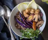 Buchweizen-Bowl mit Sesamtofu