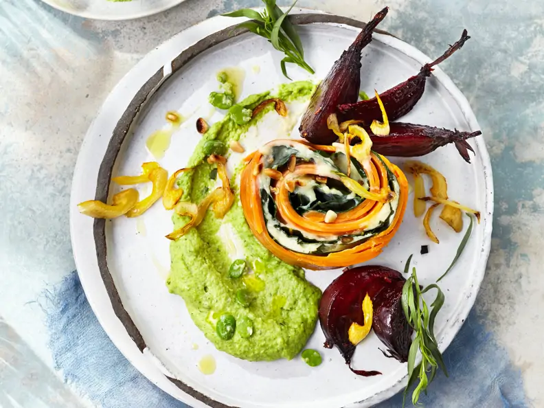 Süßkartoffelrolle mit Mangold-Frischkäse-Füllung