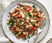Warmer roter Reissalat mit Lachs