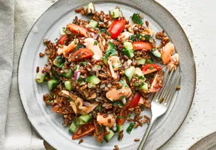 Warmer roter Reissalat mit Lachs