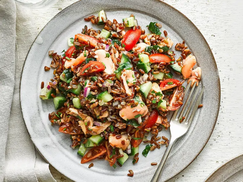 Warmer roter Reissalat mit Lachs