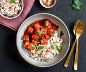 Indischer Makhani-Tofu mit Mandel-Basmati-Reis