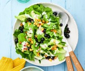 Endiviensalat mit schwarzen Johannisbeeren