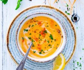 Möhrensuppe mit Petersilie