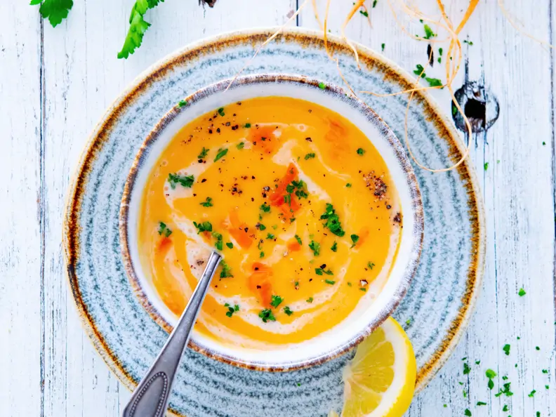 Möhrensuppe mit Petersilie