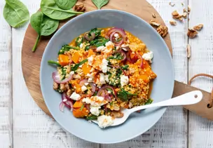 Hirsepfanne mit Kürbis, Spinat und Feta
