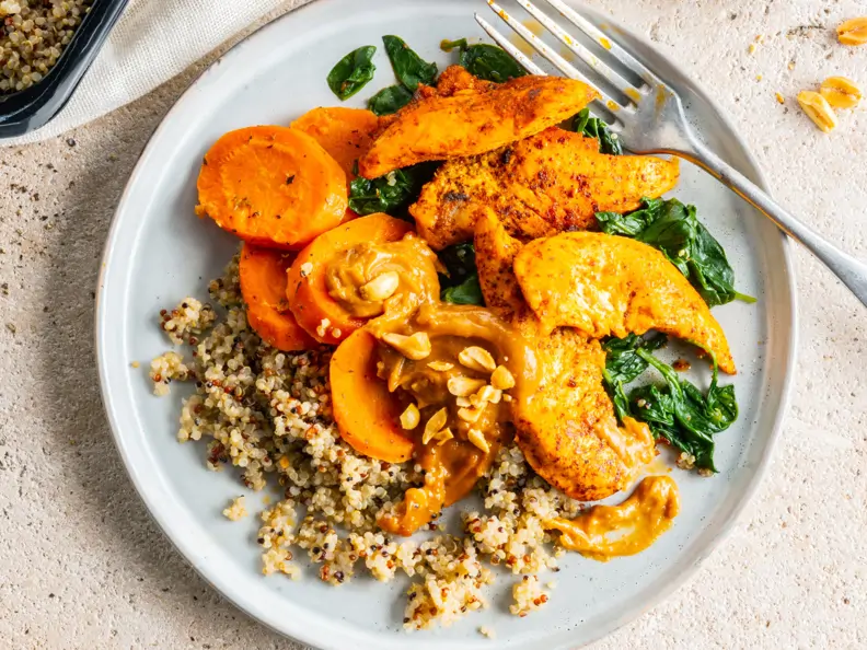 Curry-Hähnchenbrust mit Quinoa und Möhren