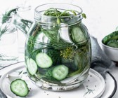 Eingelegte Gurken mit Dill
