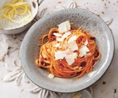 Linguine mit roter Pestosauce