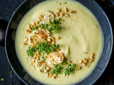 Cremiges Süppchen mit knackigem Topping