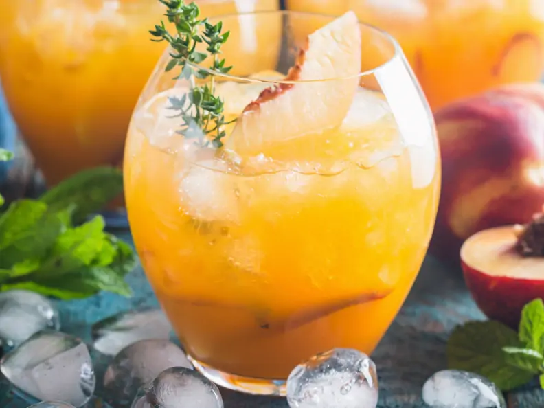 Pfirsich-Thymian-Cooler