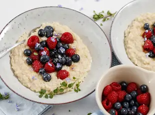 Kokos-Vanille-Risotto mit marinierten Beeren