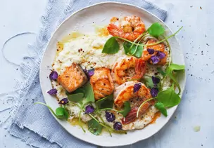 Quinoa-Risotto mit Lachs und Garnelen