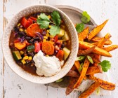 Chili sin Carne mit Süßkartoffel-Pommes