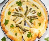 Spargelquiche mit Parmesan