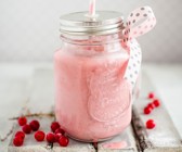 Trinkjoghurt mit roten Johannisbeeren