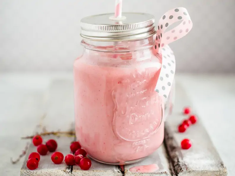 Trinkjoghurt mit roten Johannisbeeren