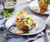 Gefüllte Ofenkartoffel mit Lachs