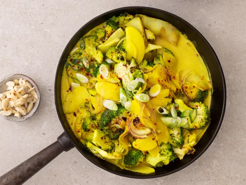 Brokkoli-Cashew-Curry mit Kokosmilch