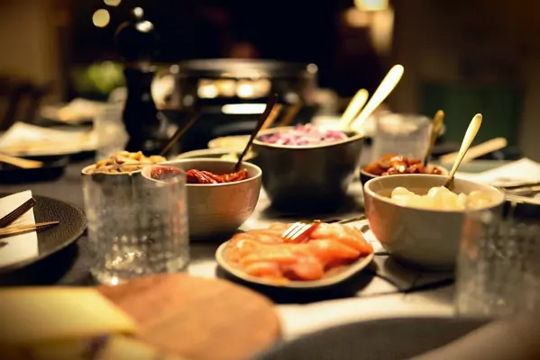 Was braucht man für Raclette? Zutaten und Ideen
