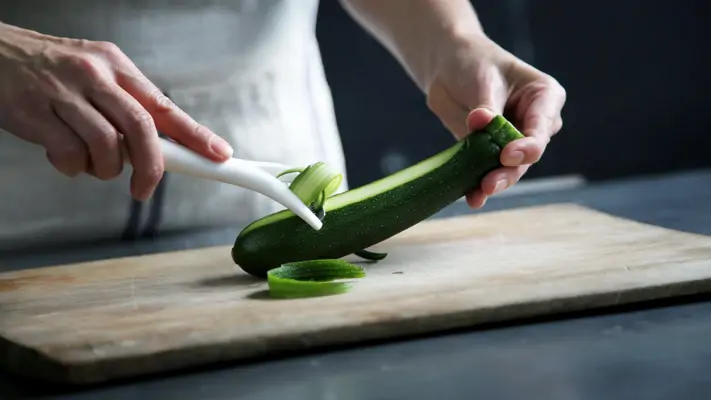 Zucchni roh essen