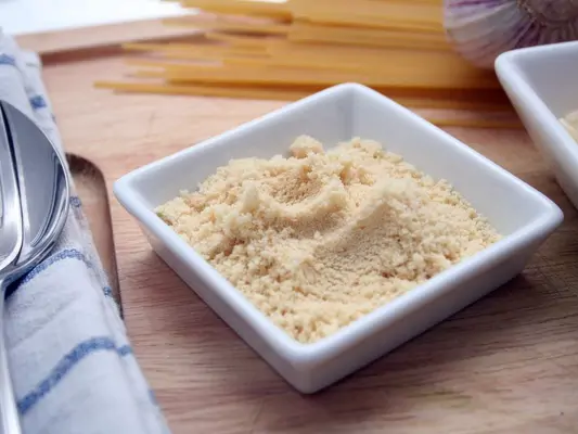 Veganen parmesan selber machen 