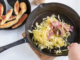 Schupfnudeln mit gebratenem Spitzkohl und roten Zwiebeln Step 3