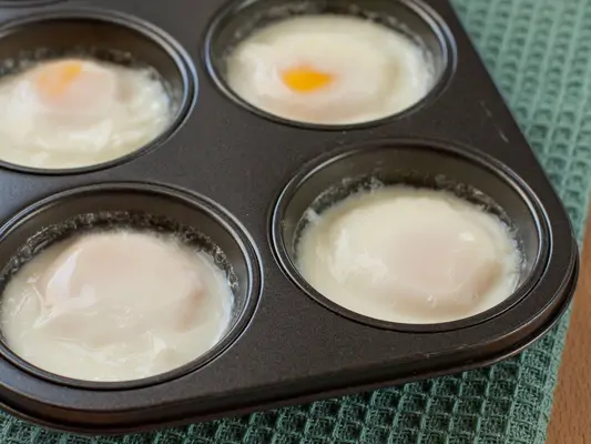Pochierte Eier aus dem Ofen