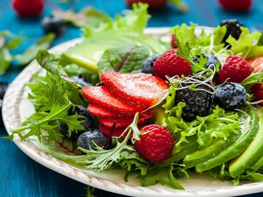 Salat mit Beeren