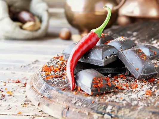 Chili, Schokolade und Nüsse