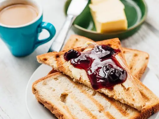 Marmeladentoast, Kaffee und Butter