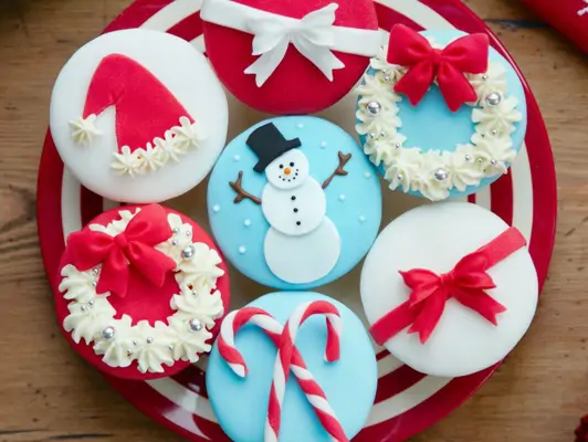 Weihnachtscupcakes mit Fondant