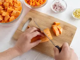 Süßkartoffelragout mit Schokolade und Halloumi Step 1