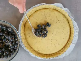Tarte mit Blaubeeren Step 5: Fruchtfüllung einfüllen