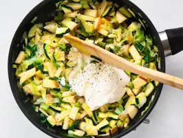 Kurkumapfannkuchen mit Lauch-Zucchini-Füllung – Step 2