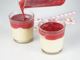 Zweifarbiger Kirsch-Bananen-Smoothie Step 2