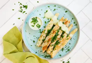 Spargel aus der Heißluftfritteuse mit einer Panade aus Grana Padano und Vollkornsemmelbröseln 